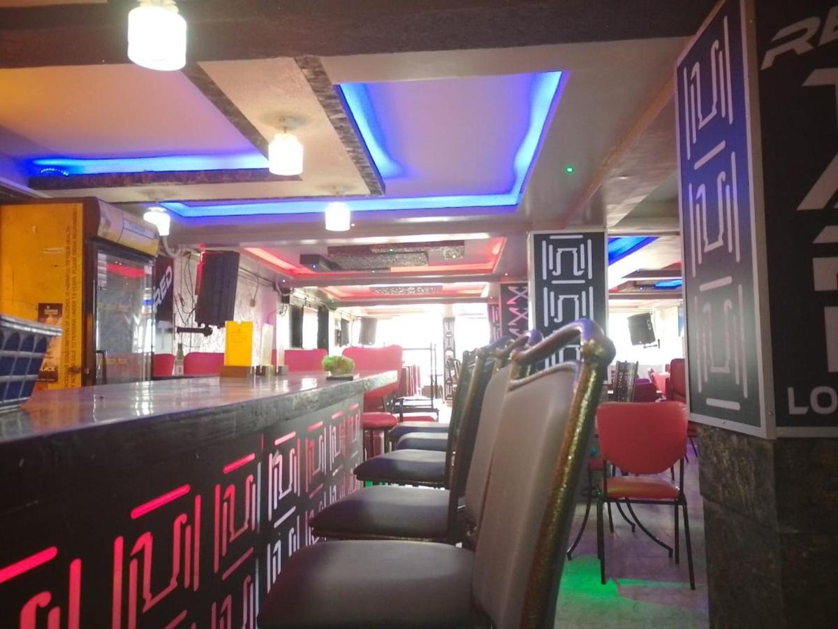 Royal Prince Hotel, Meru Buitenkant foto